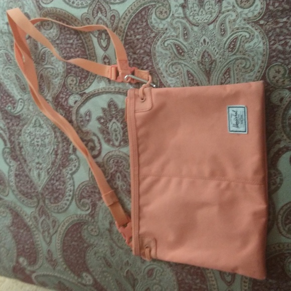Herschel Alder Crossbody - Picture 4 of 16